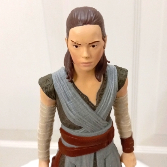 Rey Star Wars Action Figure - Picture 3 of 6
